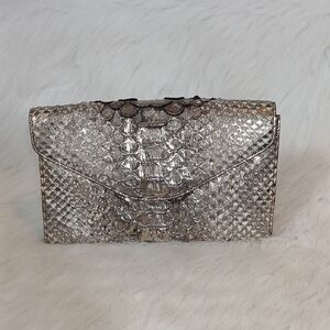 Ape Regina Elegant Silver Snakeskin Clutch